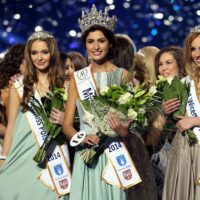 Krynica Zdrój (woj. ma³opolskie), 07.12.2014.
Od lewej: Weronika Marzêda - IV Wicemiss, Natalia £ukaszewska - III Wicemiss, Ewa Mielnicka - Miss Polski 2014, Kamila Wasilewska - II Wicemiss. Gala fina³owa wyborów Miss Polski 2014 po³¹czona z jubileuszem 25-lecia konkursu odby³a siê w Hali Lodowej w Krynicy Zdroju, 7 bm. (gm/awol) PAP/Grzegorz Momot
